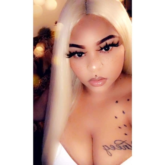 Meet your Posher, Rockell - Picture 1 of 1